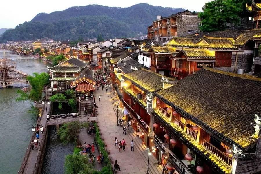 今年阳阳和爸爸的年龄和是42岁15年后爸爸的年龄是阳阳的两倍爸爸今年多少岁游戏画面